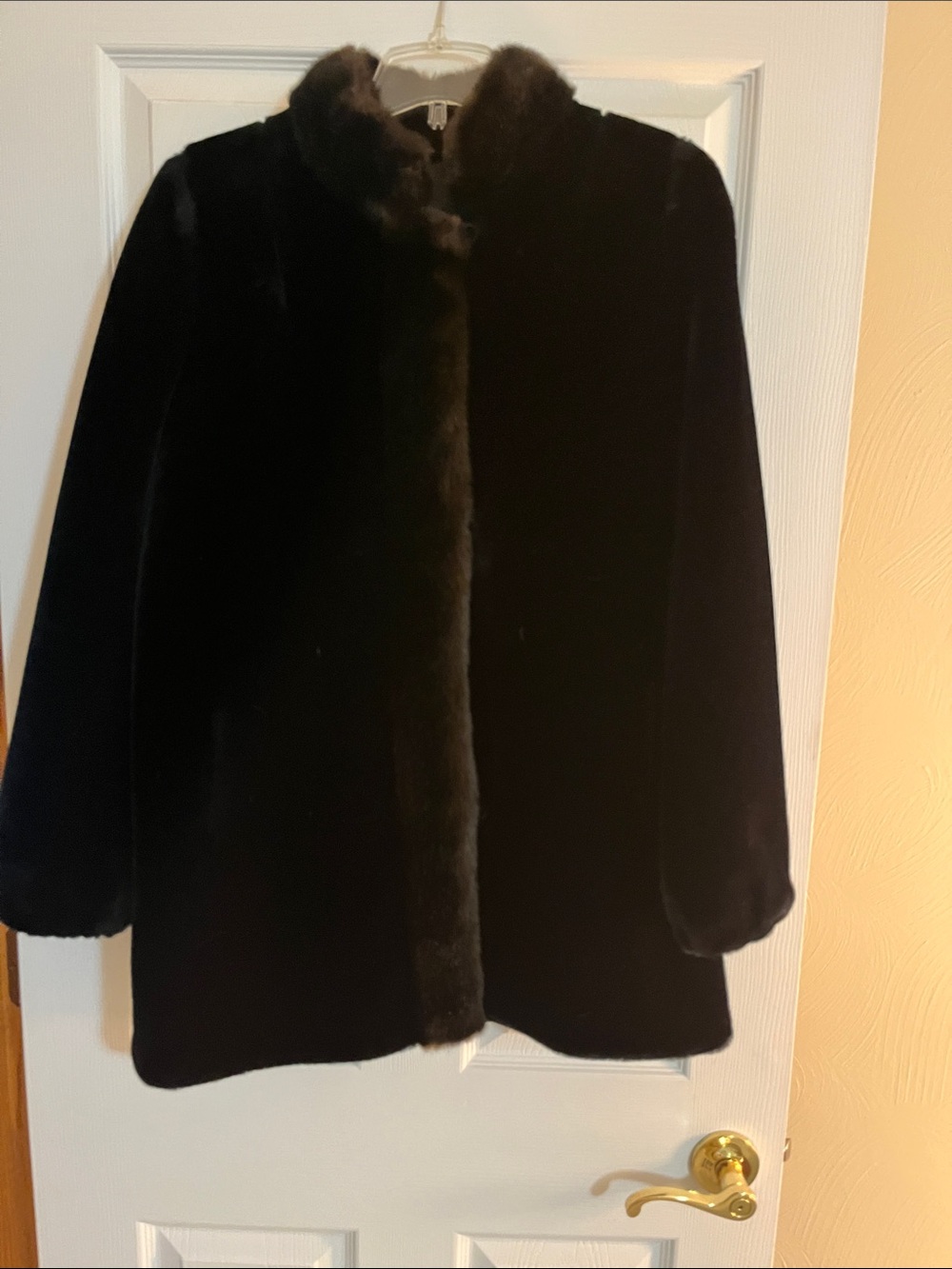 Women's Black Teddy Faux-Fur Jacket